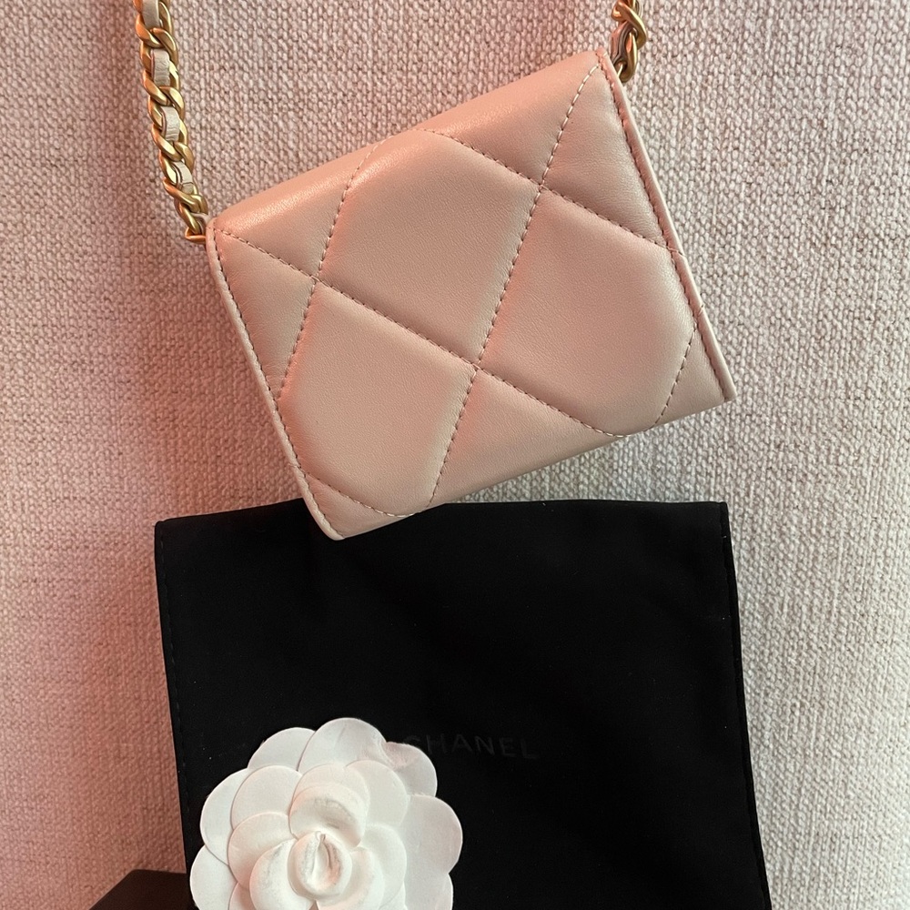 ❌❌❌SOLD❌❌❌CHANEL 19 Authentic Cardholder On Chain - Picture 16 of 16